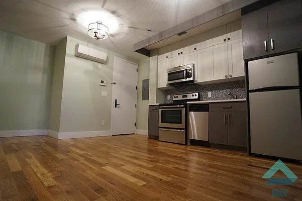 Rented by EXR | media 35