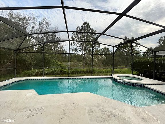 3rd image of 913R Clear Creek Cir