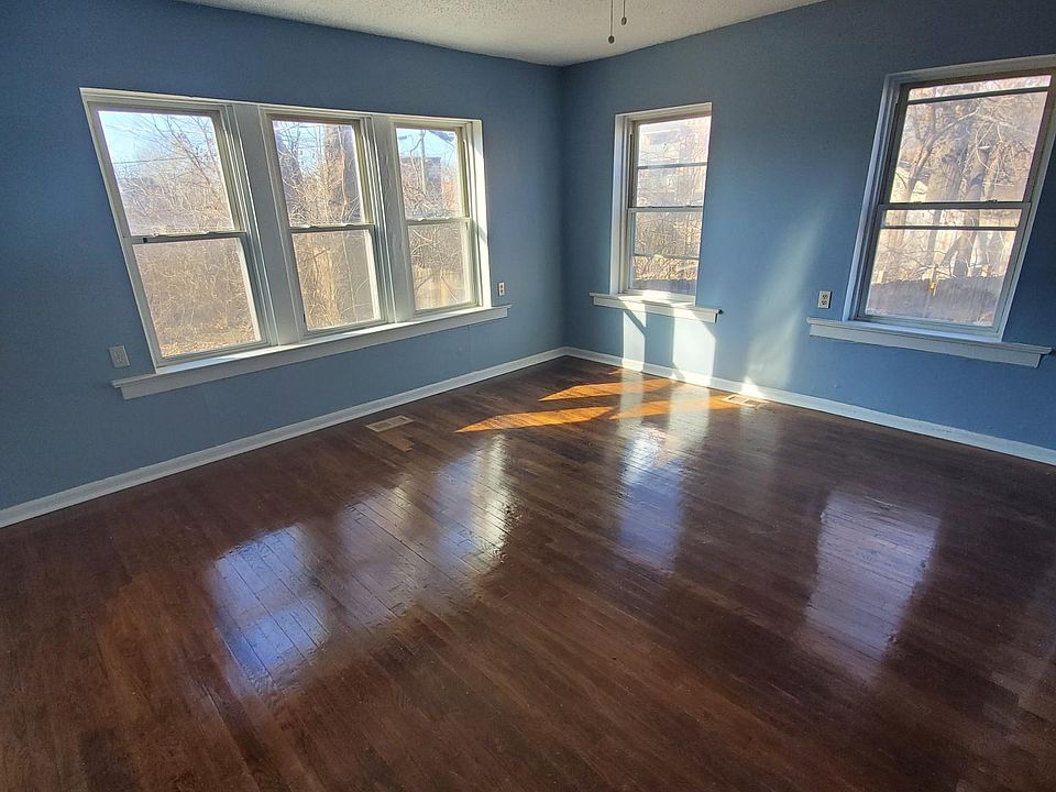 2nd image of 4010 Forest Ave APT 103