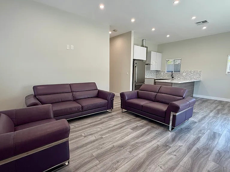 2428 N Lincoln St #101 — Photo 2