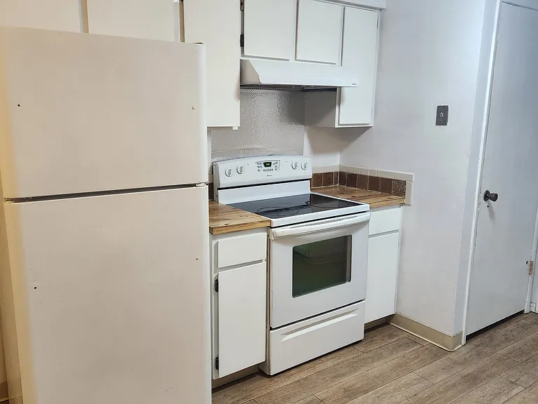 2332 E 6th Ave — Photo 3