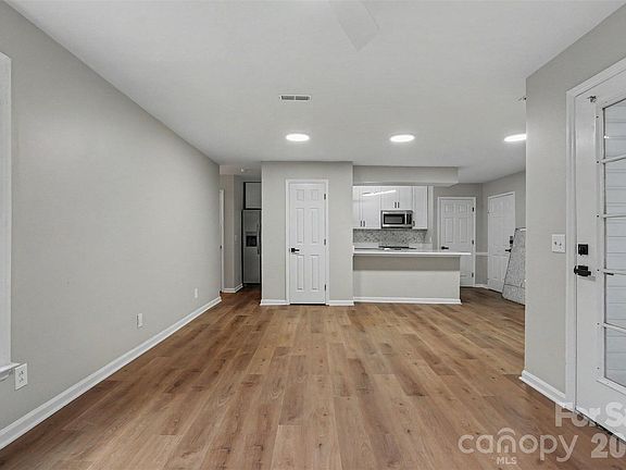 3rd image of 6260 Rosecroft Dr #6260