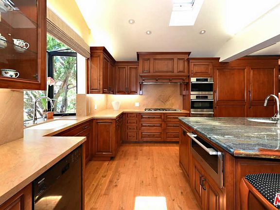 2nd image of 9940 Shadow Hills Dr