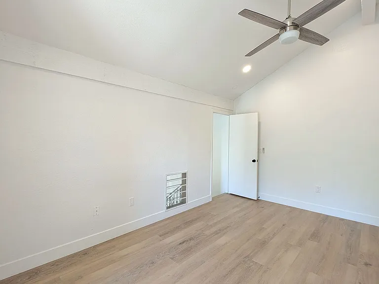 602 N May St #67 — Photo 25