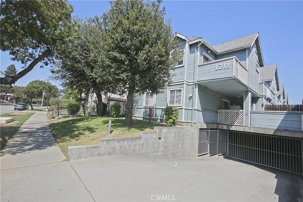 2 bed, 1.5 bath, 844 sqft, $2,900 — Photo 1