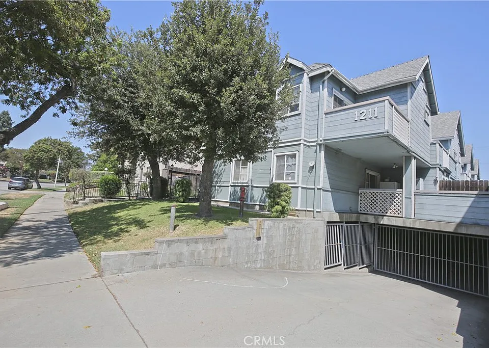 1211 Huntington Dr #F