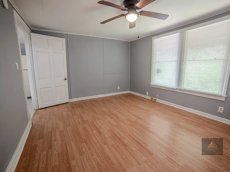 3800 Creswell Ave — Photo 16