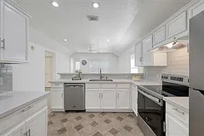 50 Thicket Grove Pl — Photo 5