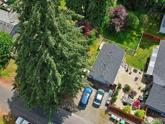 3rd image of 1209 Pioneer Avenue NE