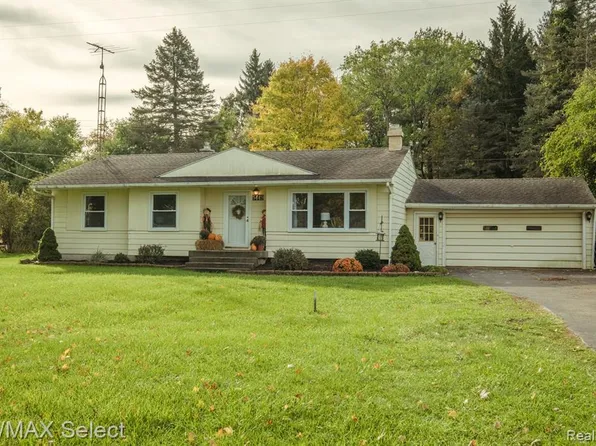 5449 Calkins Rd, Flint, MI 48532