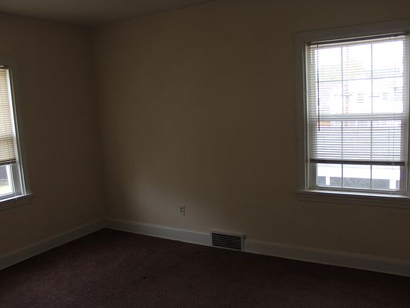 2nd image of 2121 Gladstone Ave APT C