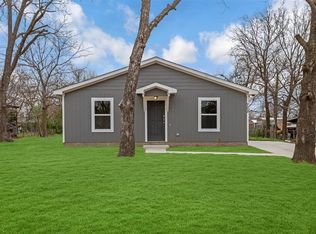 702 N Taylor St, Gainesville, TX 76240