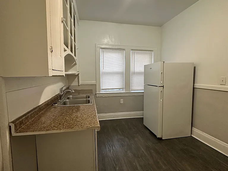 13811 Byron Ave #6 — Photo 4