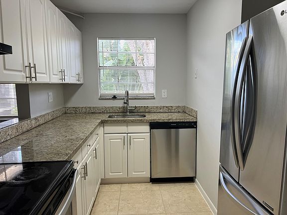 5th image of 317 SE 11th Avenue #D