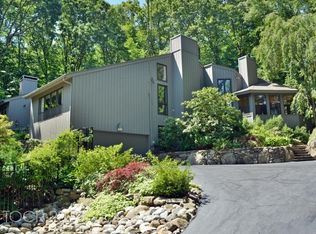 47 Round Hill Rd, Kinnelon, NJ 07405