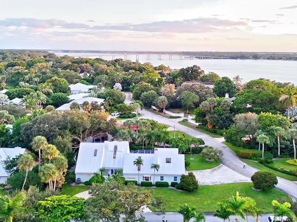 9 Quail Run Ln, Sewalls Point, FL 34996