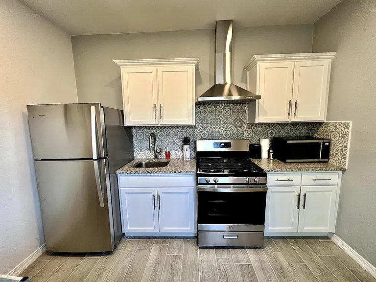 Full Kitchen