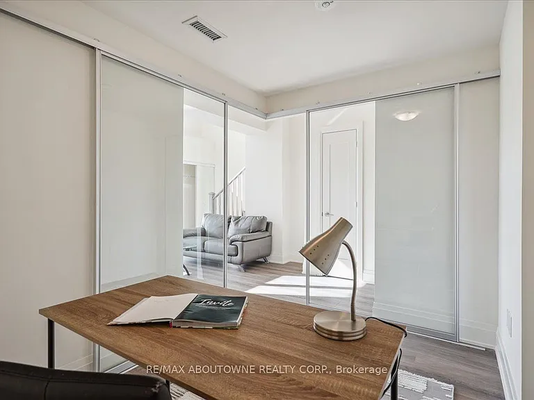 509 Dundas St W #103 — Photo 11