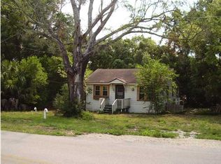 404 W 6th St, Carrabelle, FL 32322