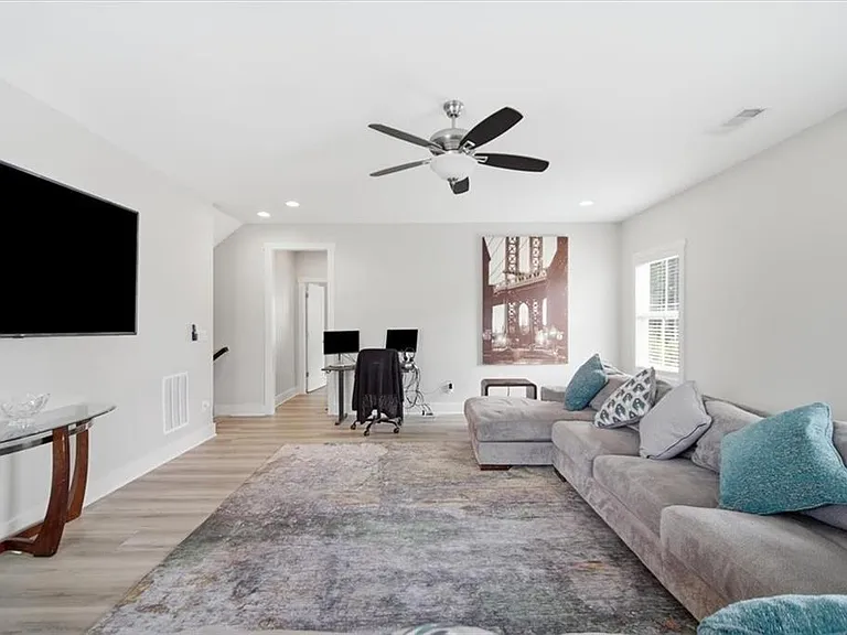 262 Dawson Dr — Photo 40