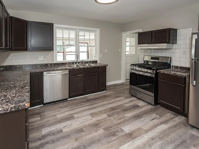 10116 Saint Katherine Ln — Photo 4