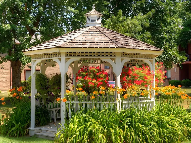 Spanish Gardens — Photo 14