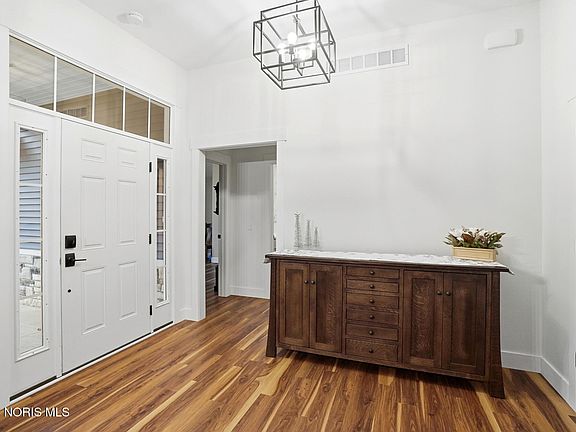 5th image of 305 Ridgepoint Cir