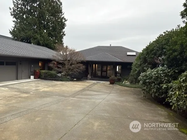 5066 Rockaway Beach Road NE, Bainbridge Island, WA 98110