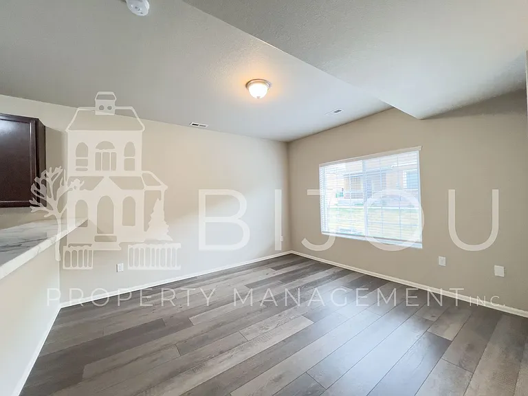 7661 Silver Larch Point — Photo 2