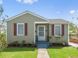 910 Central Dr, Gretna, LA 70053