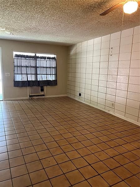 2nd image of 2822 NE Jacksonville Rd APT 14