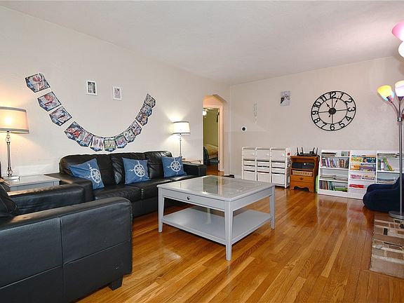 3rd image of 5985 Murdock Ave