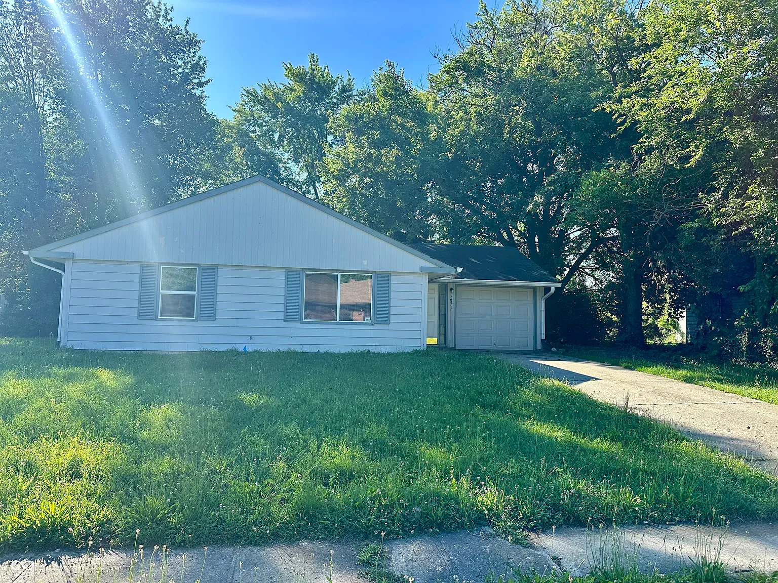 3 bed, 1.0 bath, 1236 sqft, $1,600 — Photo 2