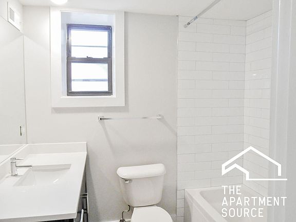 4th image of 1950 W Nelson St #1