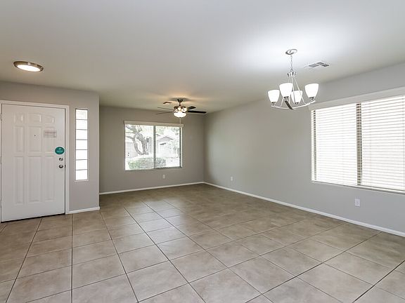 4th image of 1083 E Palomino Way