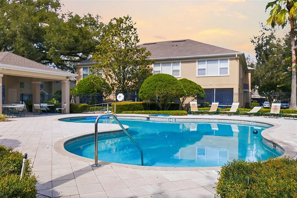 2 bed, 2.5 bath, 1240 sqft, $1,800 — Photo 2