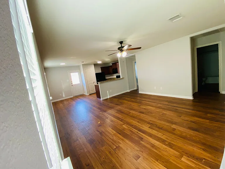 596 Ruby Ln — Photo 8