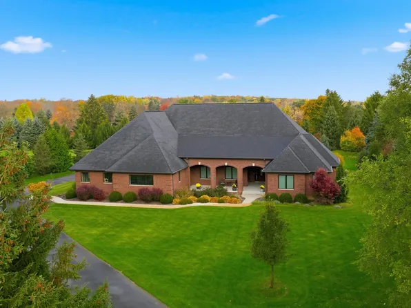 4376 Lancaster Dr, Lake Orion, MI 48348