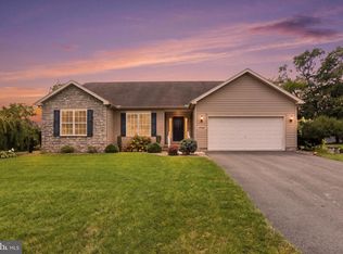 1784 Falcon Ln, Chambersburg, PA 17202