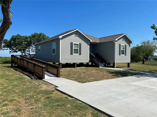 245 N Arch St, Aransas Pass, TX 78336