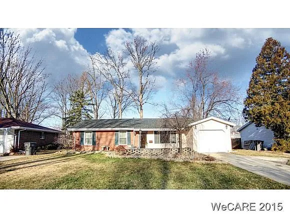921 Crestwood Dr photo 1