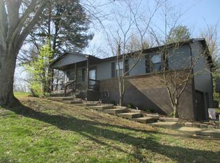 329 Valley View Dr, Radcliff, KY 40160