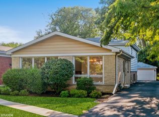 206 Hibbard Rd, Wilmette, IL 60091