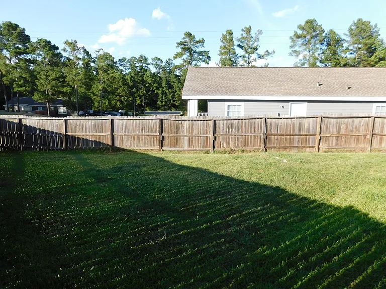 109 Varsity Dr — Photo 9