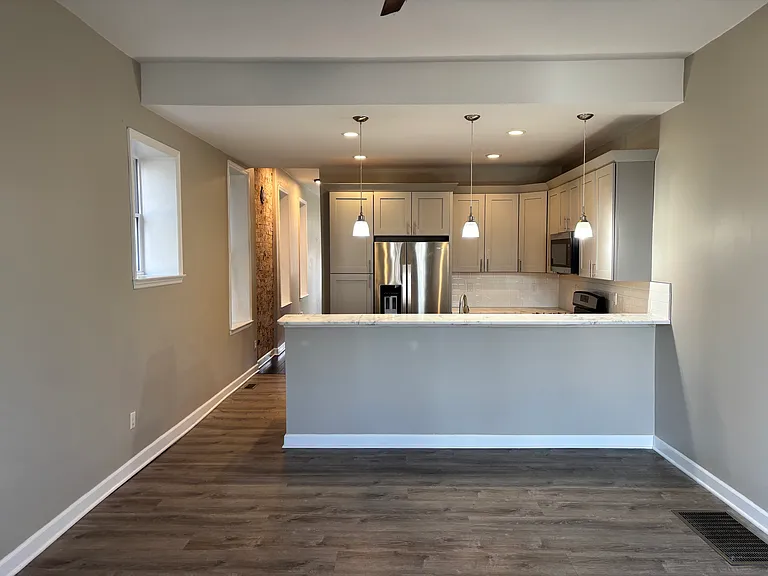 2253 Indiana Ave — Photo 35