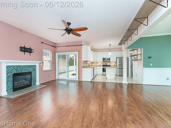 3rd image of 1818 Gilmore St