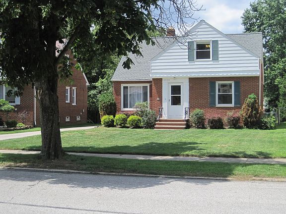 3rd image of 1350 Summit Dr