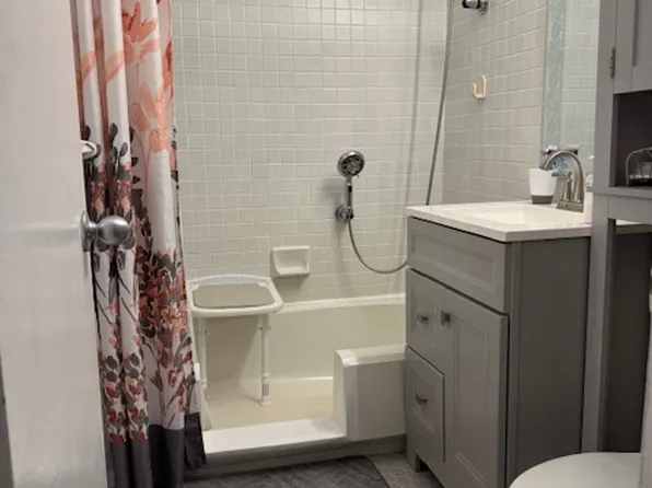 3855 Shore Parkway image 9 of 10