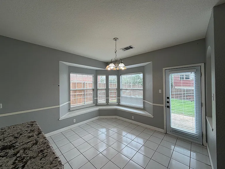 1609 Simsbury Dr — Photo 6