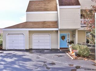 38 Loudonwood Dr E, Albany, NY 12211